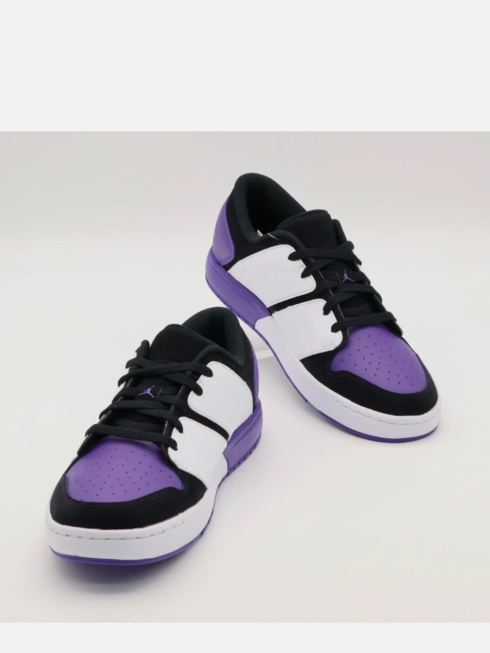 Jordan Man/Women's Low-Top Sneakers in Purple, White & Black